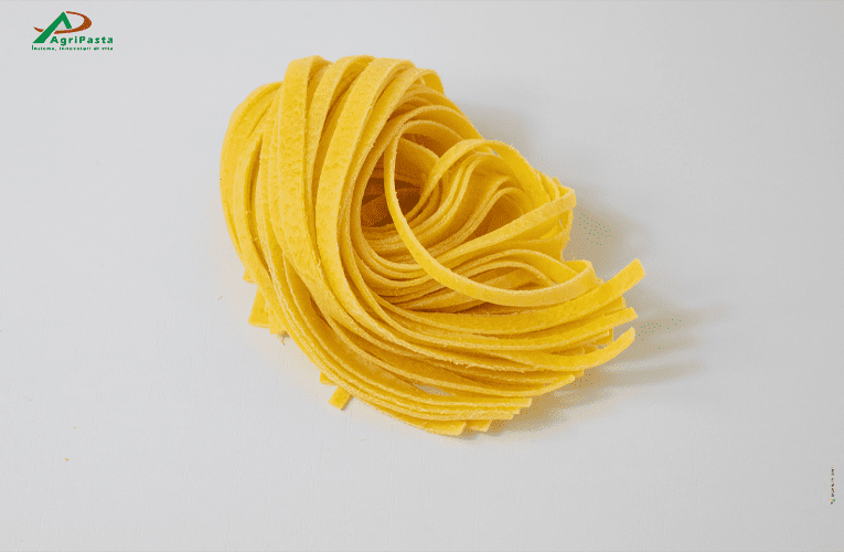 Tagliolini al Salmone e Crema di Spinaci: un incontro tra delicatezza e carattere